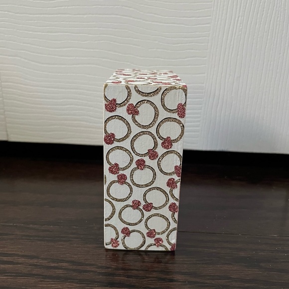 Does This Ring Make Me Look Engaged? Bridal Gift. - Picture 3 of 4